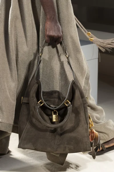 Look 60